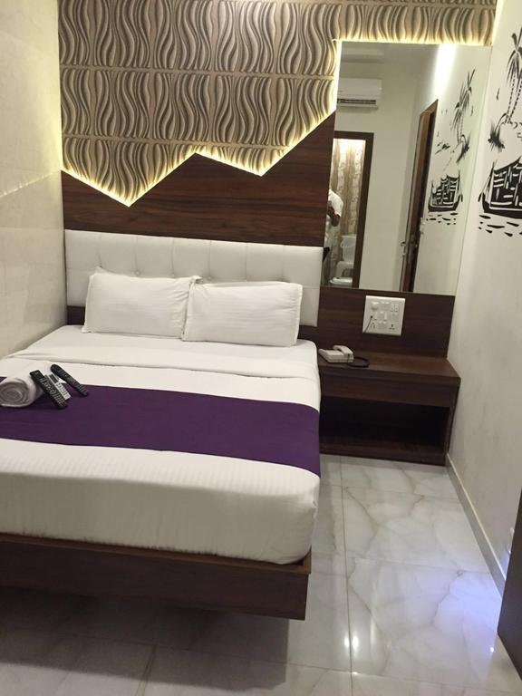Hotel Palace Residency Мумбай Екстериор снимка