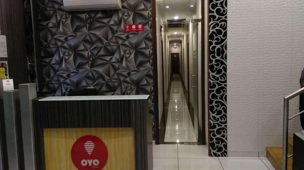 Hotel Palace Residency Мумбай Екстериор снимка