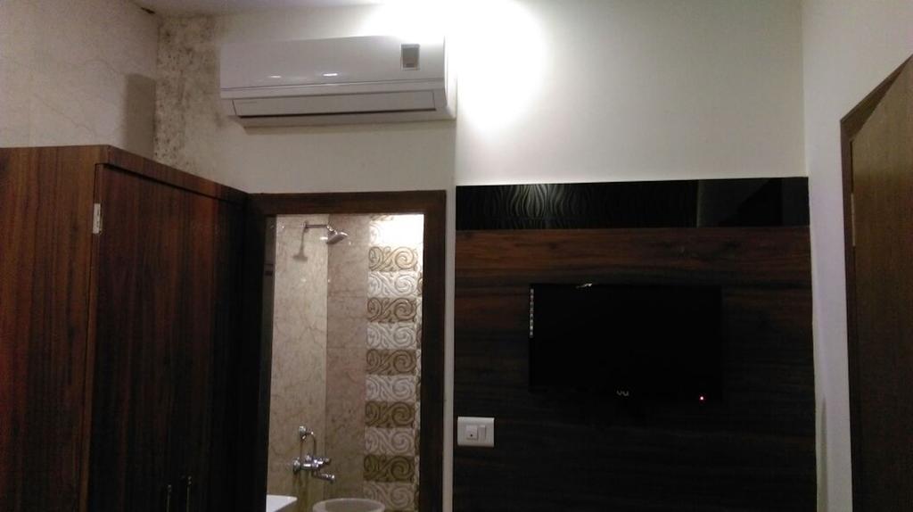 Hotel Palace Residency Мумбай Екстериор снимка