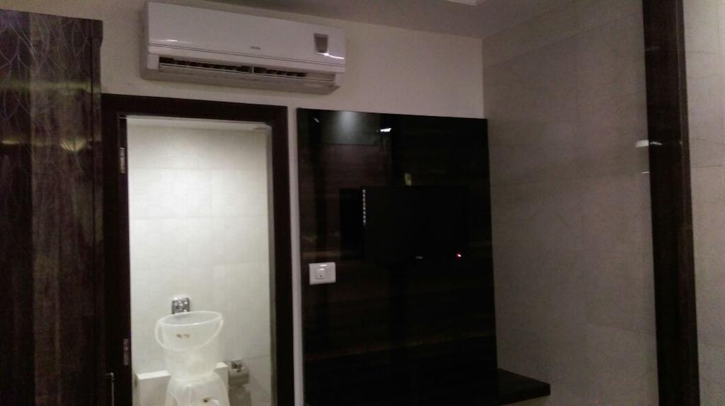 Hotel Palace Residency Мумбай Екстериор снимка