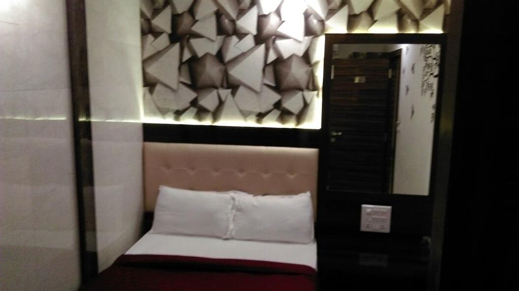 Hotel Palace Residency Мумбай Екстериор снимка