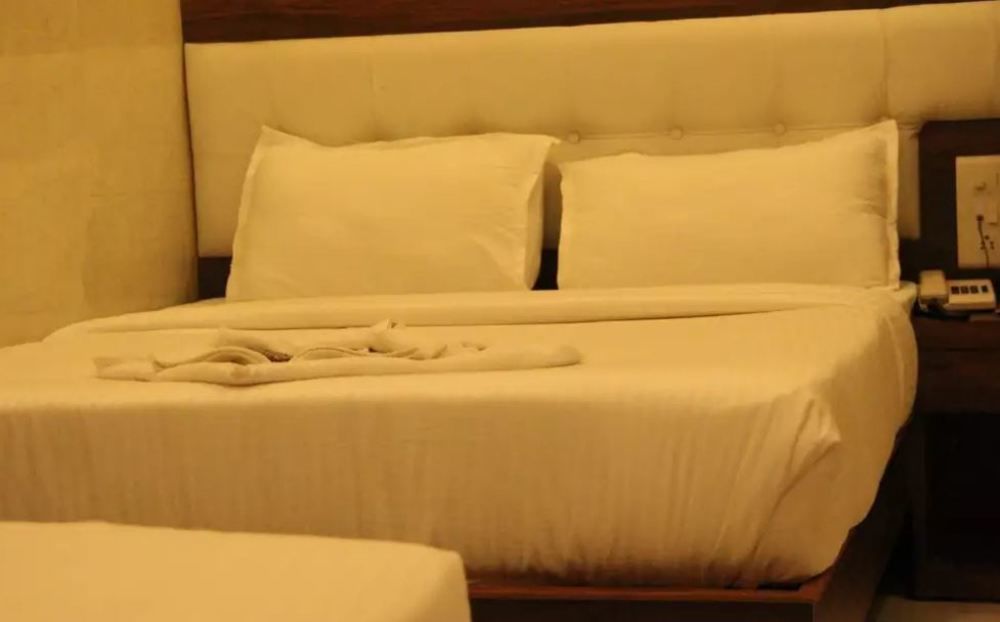 Hotel Palace Residency Мумбай Екстериор снимка